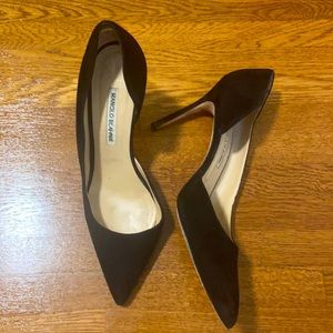 MANOLO BLAHNIK black suede dorsay  heel